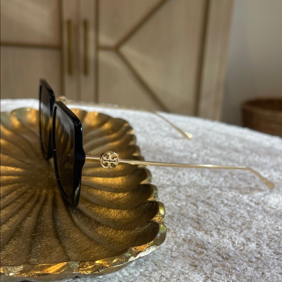 NWOT Tory Burch Black Square Sunglasses - Picture 4 of 6